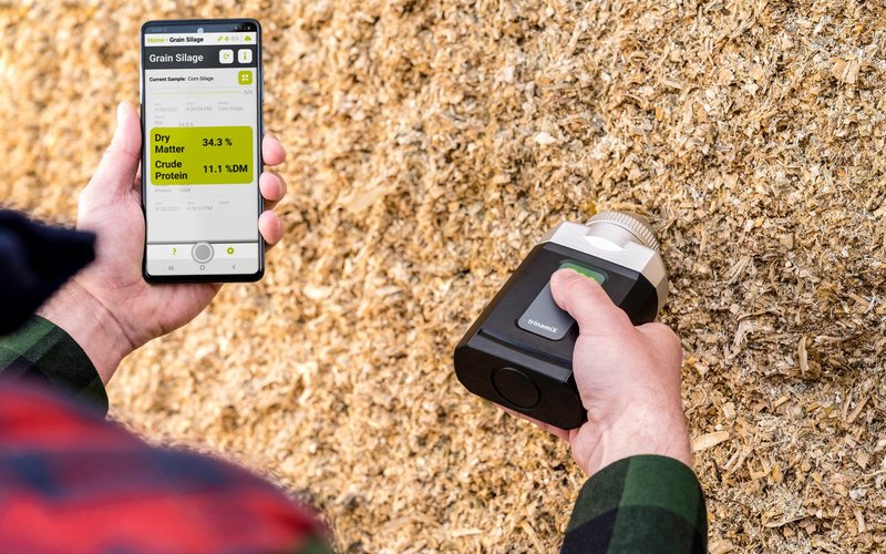 BASF, trinamiX introduce mobile NIR spectroscopy solution for the feed industry