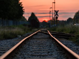 Train-pexels-albin-berlin-892541