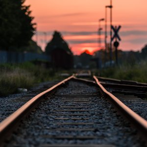 Train-pexels-albin-berlin-892541