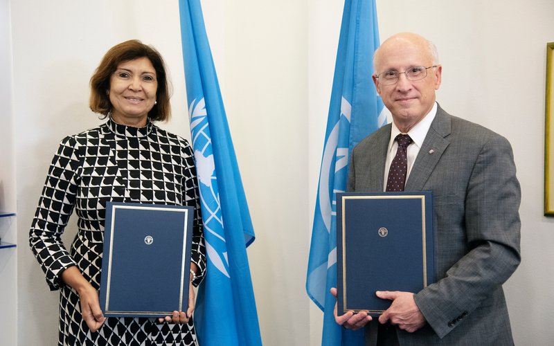 UN-FAO_MOU_Signing_w_Shaw-52427677788_3db96c82b1