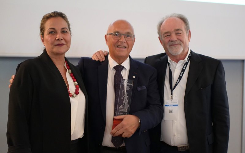 award-from-left-to-right_-lara-barazi-paul-birger-torgnes-marco-gilmozzi-scaled